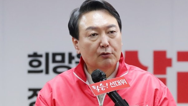 윤석열 "코로나 확산 국민 탓 일관 정부는 정치방역 사과하라"