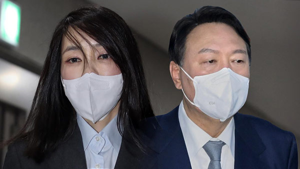 민주 "60억대 자산가 김건희 건보료 7만원"국힘 "터무니없는 비방"