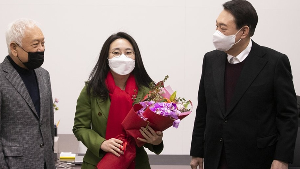 윤석열 새시대준비위 신지예 영입"여성폭력 해결 등 약속"