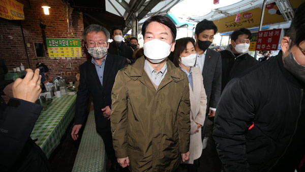 안철수 대구 찾아 "문 대통령 퇴임 전 민주당 탈당하라"