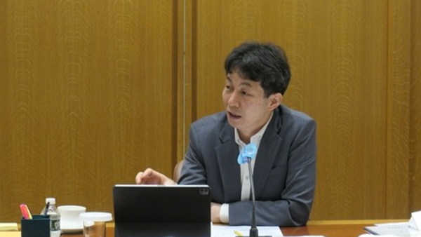 윤건영 "윤석열 영부인이 여자 홍길동인가꼼수로 외면"