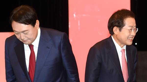 홍준표 " 가족비리 방어 자신 없어도저히 전면 나설 수 없다"