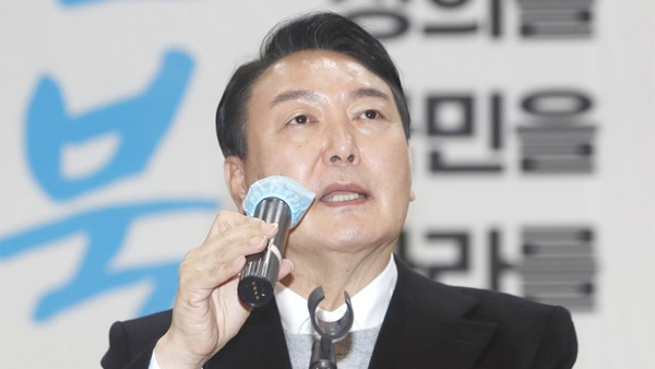 윤석열 명동성당서 성탄절 자정 미사"온누리에 따뜻한 온기가"