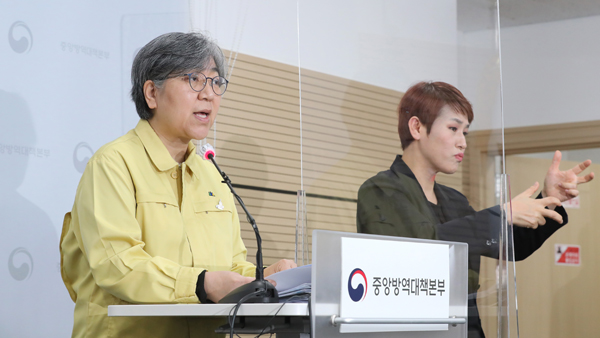 정은경 "1월 환자중 3,300명 감염경로 조사중…설연휴 중 재확산 위험 있어"