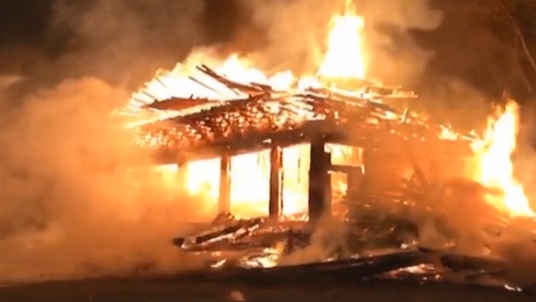 정읍 내장사 화재 2시간 여 만에 진압…대웅전 건물 전소