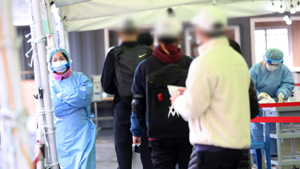 코로나19 신규확진 363명…지역 345명·해외 18명