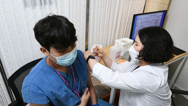 오늘 국립중앙의료원서 화이자 백신 2차 접종 시작