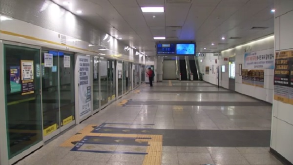 선로에 뛰어든 20대 남성…1호선 30여 분 운행 중단