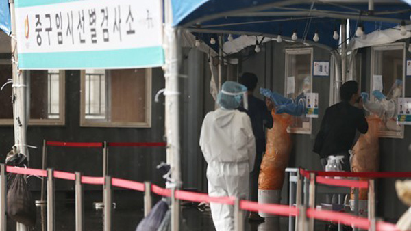 코로나19 신규 확진 561명…사흘 만에 500명대