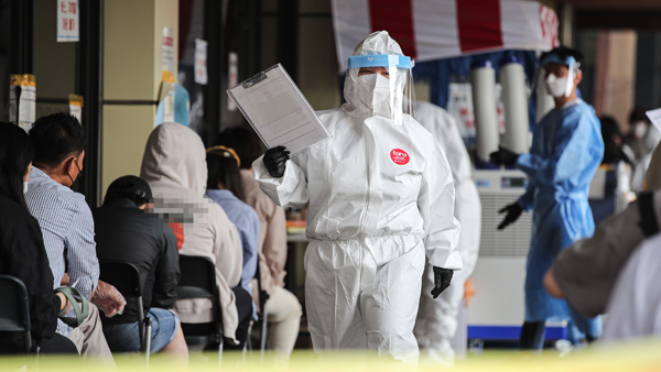 오후 9시 기준 코로나19 신규확진자 449명…전날보다 44명 줄어