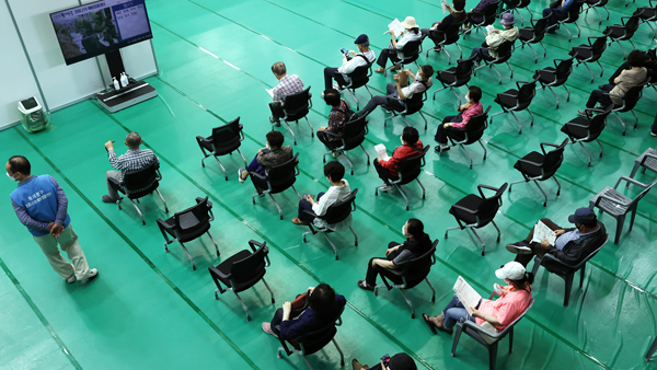 30세미만 경찰 등 남은 대기군 금주 접종시작…1천400만명 가시화