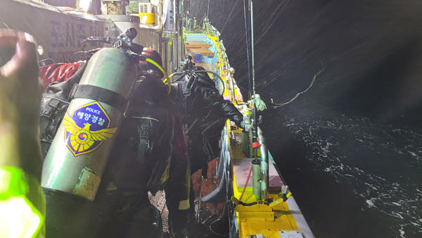 거제 앞바다서 낚시어선 표류…승객 19명 구조