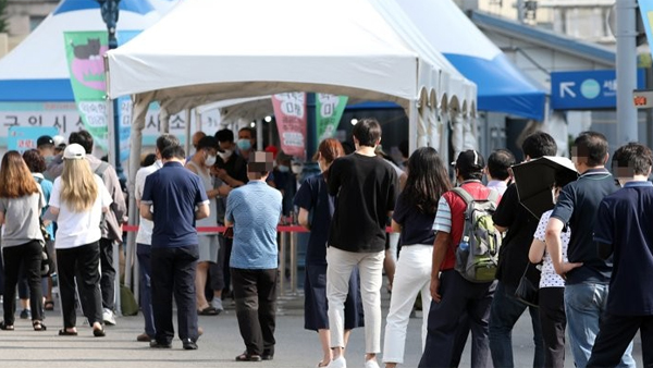신규확진 1,805명, 사흘만에 다시 1천800명대…연휴 끝 급증세