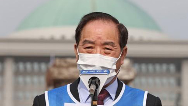 교총 "사립학교법, 사학자율 침해"…국회 앞 1인 시위