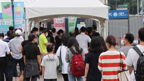 신규확진 1천709명, 59일째 네 자릿수…거리두기 한달 재연장