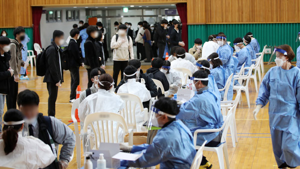 전면등교 앞두고 1주간 하루평균 학생 350명 확진‥최다기록