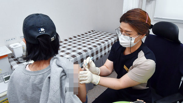 내일부터 '추가 접종'도 네이버·카카오 SNS 당일예약 가능