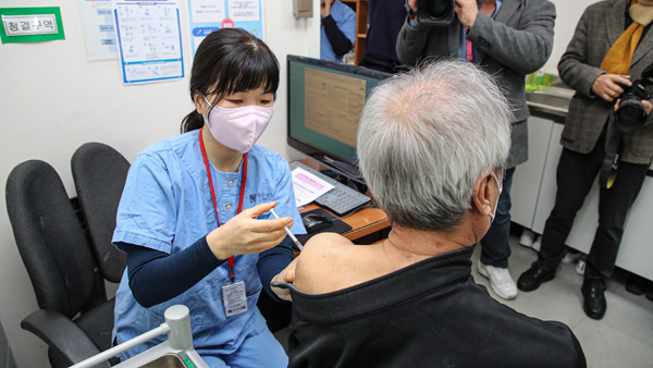 3차접종 후 돌파감염 비율 0.016%‥위중증 1명·사망자 없어
