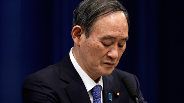스가 지지율 넉달만에 반토막…유권자 80% "긴급사태 늦었다"