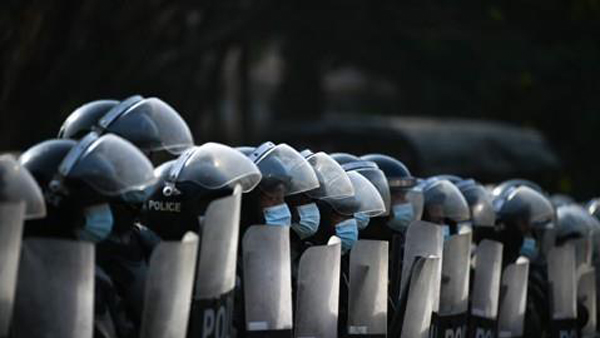 "미얀마 미야와디 지역, 시위대 해산과정 중 총성 울려"