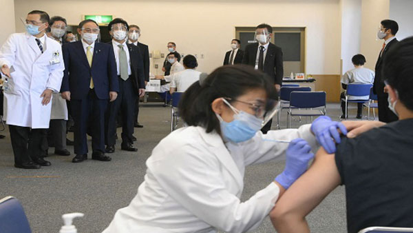 "일본, 백신 협상 바가지 써"…제품 안와 접종도 지연