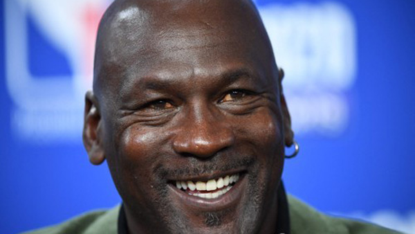 "흑인 이해 교육에 힘써달라" '농구황제' 조던, 11억원 기부