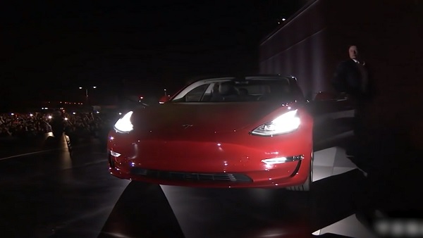 테슬라, 볼트 불량으로 6천대 리콜…악재 겹치며 주가 하락