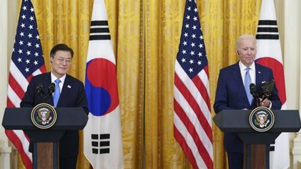 교도통신 "미국, 한미 정상회담 때 스가 합류 계획했다 불발"