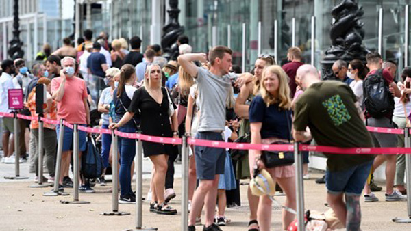 영국, 백신 맞으면 입국 시 격리 면제 검토