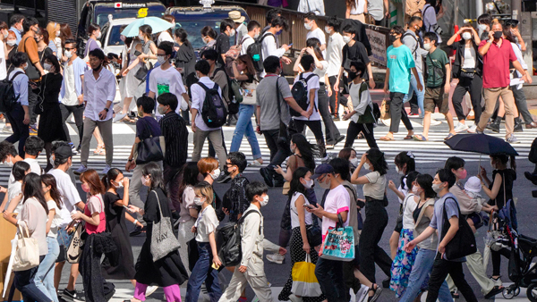 일본 신규 확진 다시 2만 명대 …"8개 지역 긴급사태 발령"