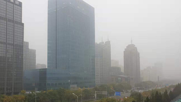 중국 베이징 하늘에 스모그‥유치원·학교 야외활동 금지