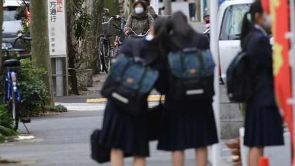 일본, 18세 이하 모든 어린이·청소년에 100만원 준다