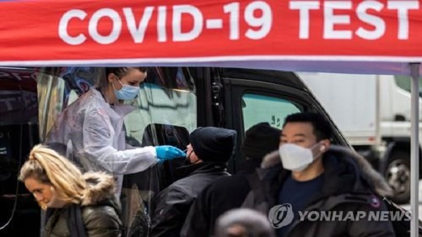 미국, 오미크론 우려 속 코로나 신규 환자 2주 새 40% 급증