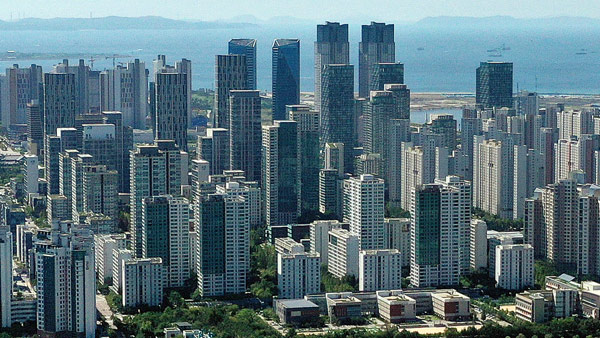 부동산원 "수도권 아파트값 2년 반 만에 하락 반전"