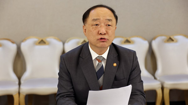 홍남기 "文정부 5년 부동산정책 일관 추진‥시장안정 못해 송구"