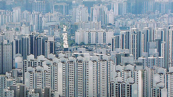 거래절벽 속 아파트 매매·전셋값 최대 하락 지속