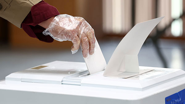 '확진자, 대선일 오후 6시~7시30분 투표' 선거법 본회의 통과