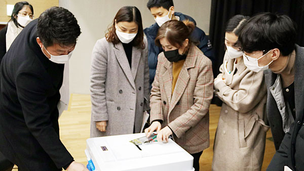 확진자 사전투표 '3월5일 하루'‥본투표 오후 6시∼7시반