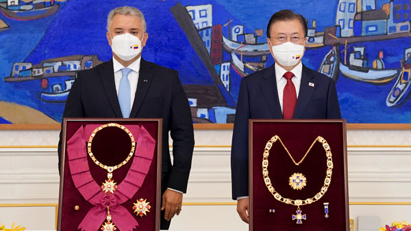 靑 "무궁화대훈장, 셀프 수여 아냐‥상훈법 따라 역대 대통령들도 수여"