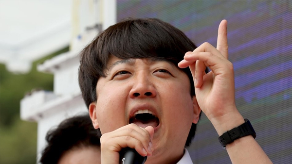 이준석 "공항문제 가지고 각자 다른 이야기‥콩가루 민주당"