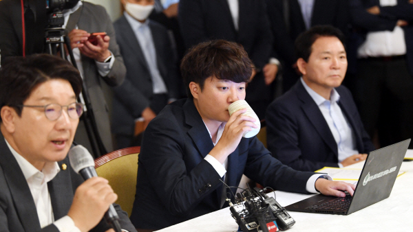 국민의힘 윤리위, '성상납 증거인멸교사' 이준석 내일 심의