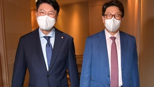 권성동, '말씀 거칠다' 장제원 지적에 "겸허히 수용하겠다"