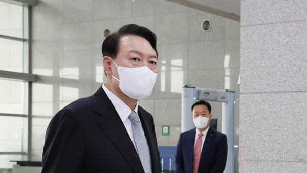 尹, 지지율 하락에 "원인 알면 어느 정부나 잘 해결했겠죠"