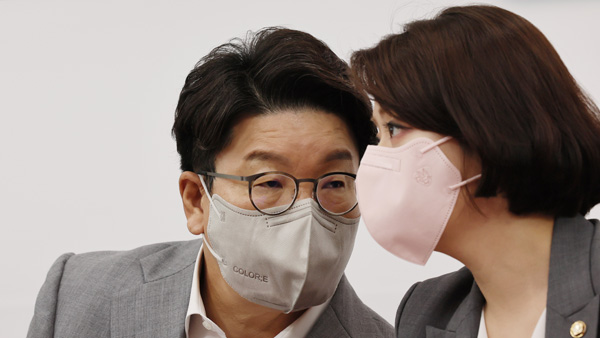 여, 초선 32명 비대위 전환 요구 연판장 지도부 전달