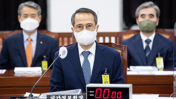 국정원 "박지원·서훈 前원장 고발, 대통령 보고 후 승인받아‥허가나 협의한 건 아니다"