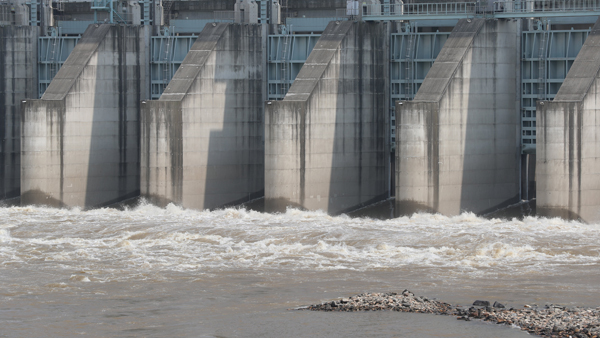 軍 "북한 황강댐 일부 방류‥유량 변화 예의주시"