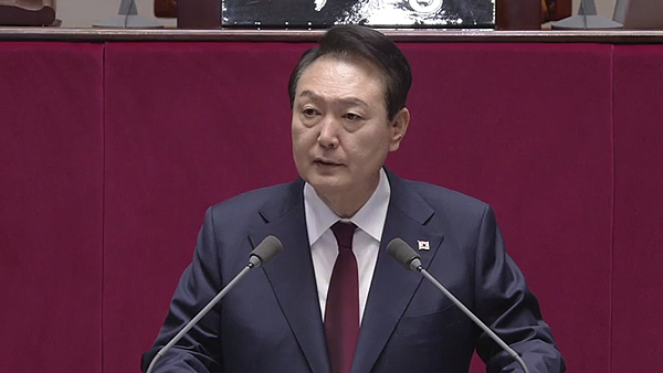 윤 대통령 "안보 위협‥튼튼한 국방력으로 넘볼 수 없는 강한 국가"
