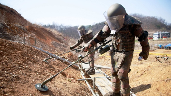 '지뢰제거 수당 4천원 미지급' 논란에‥군 "다음달까지 입금"
