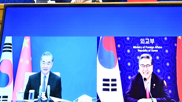 한·중 외교장관 "시 주석 방한 등 정상 교류 모멘텀 이어지도록 소통"