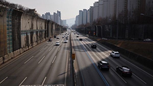 귀성길 고속도로 정체 해소‥귀경 차량 늘어나